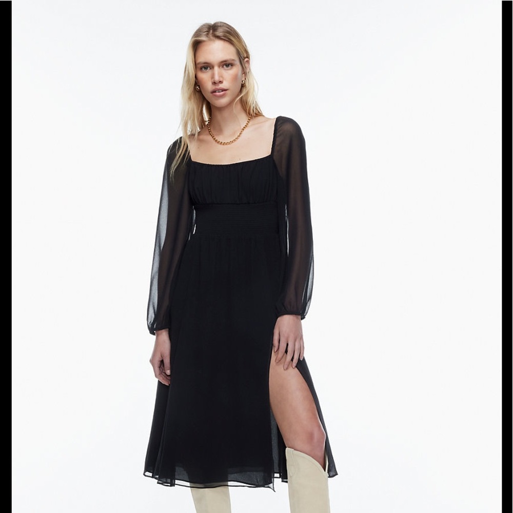 Aaritzia Wilfred Bella Dress Puff-sleeve dress with slit Black
